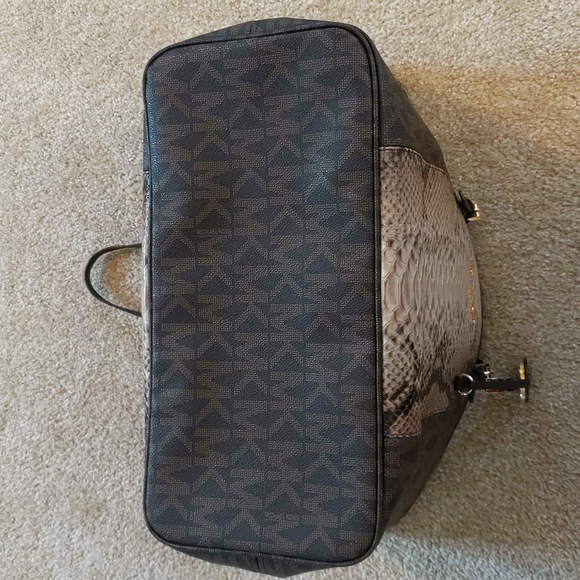 👜 Michael Kors Snakeskin Stripe with MK Logo Print Canvas Jet Set Travel Tote - Picture 5 of 12